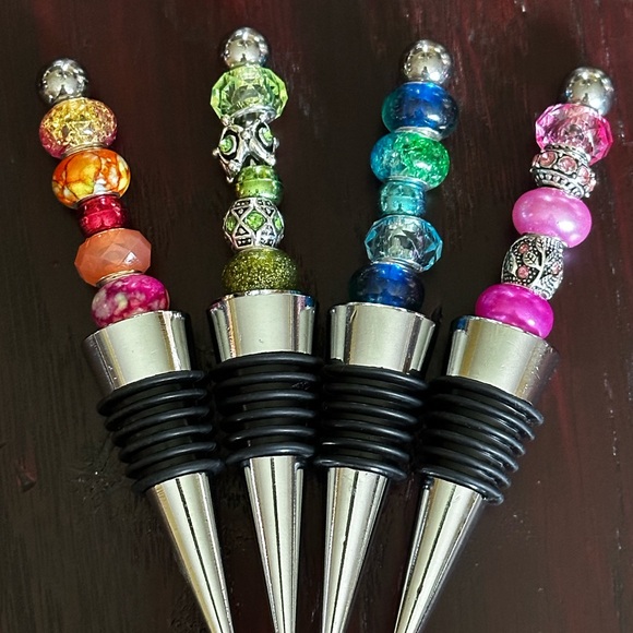 Set of 4 New Wine Stoppers - Picture 1 of 3